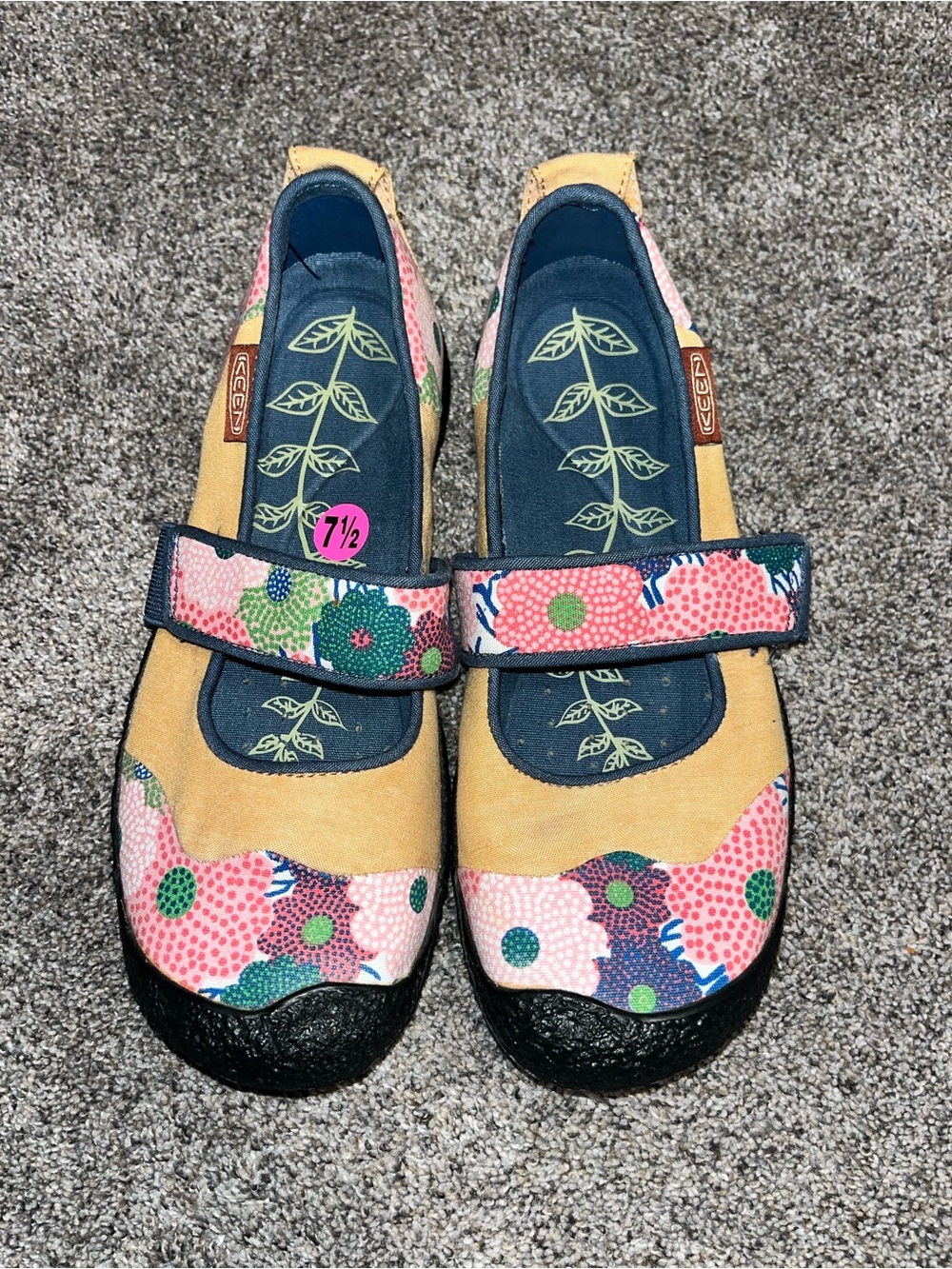 Women's KEEN Sienna Canvas Mary Jane shoe with a Colorful Canvas Flowers 7.5
